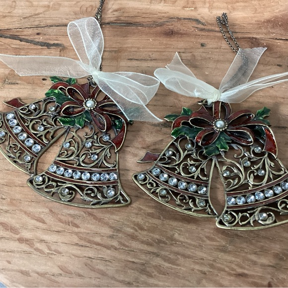 🟢 Beautiful pair of Pewter Crafted Christmas Bells w/ Holly Leaves & Jewels - Picture 9 of 12